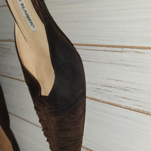 Manolo Blahanik Brown Suede Kitten Heels- Authentic - Picture 9 of 10